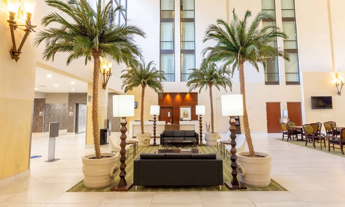Richardson Hotel | Modern Comfort at DoubleTree by Hilton Dallas - Richardson