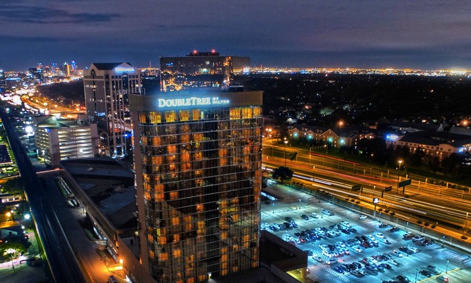 Dallas Hotel | Explore DoubleTree by Hilton Dallas - Campbell Centre