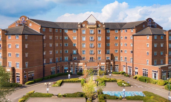 Stone Hotel | Discover DoubleTree by Hilton Dartford Bridge with Spa & Pool