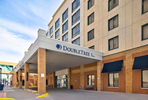 Downtown Hotel | Relax at DoubleTree by Hilton Davenport with Ocean Views