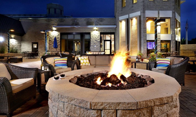Thornton Hotel | Discover Comfort at DoubleTree by Hilton Denver - Thornton