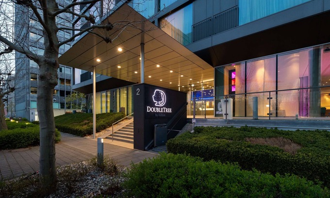 Schwanheim Hotel | Comfortable DoubleTree by Hilton Frankfurt Niederrad Stay