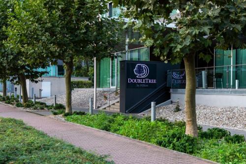 Schwanheim Hotel | Discover DoubleTree by Hilton Frankfurt Niederrad Hotel