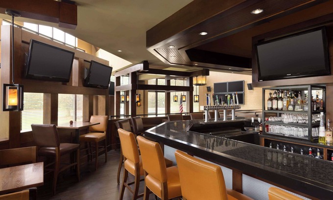 Windsor Locks Hotel | Relaxing Stay at DoubleTree by Hilton Hartford - Bradley Airport