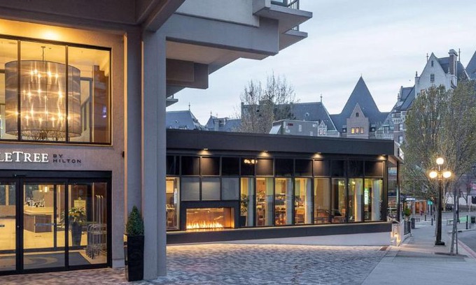 Downtown Victoria Hotel | Pet-Friendly Retreat at DoubleTree by Hilton Victoria