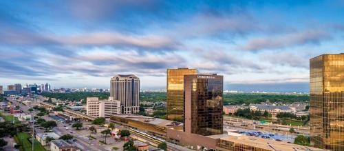 Dallas Hotel | Explore DoubleTree by Hilton Dallas Campbell Centre