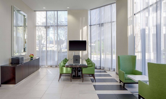 Greenway Plaza-Upper Kirby Hotel | Inviting Retreat at DoubleTree by Hilton Houston - Greenway Plaza