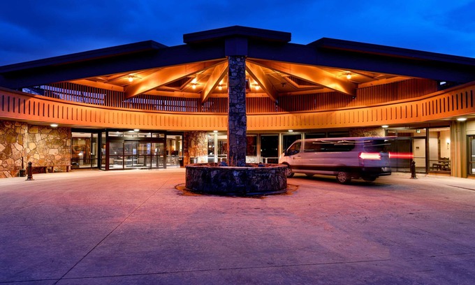 Heart of Missoula Hotel | Elegant Escape at DoubleTree by Hilton Missoula - Edgewater