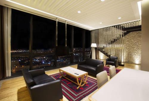 Avcilar Hotel | Elegant DoubleTree by Hilton Istanbul-Avcilar with Spa & Pool