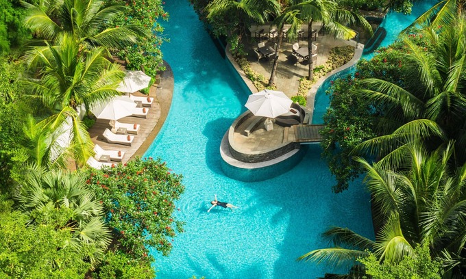 Pegangsaan Hotel | Elegant DoubleTree by Hilton Jakarta: Spa, Pool & More