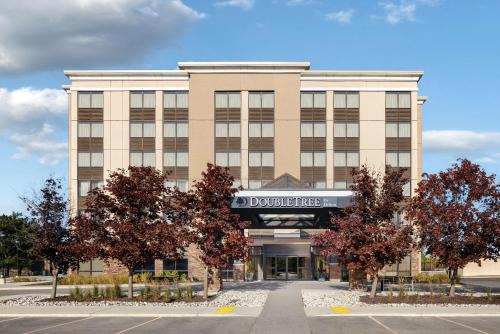Rosemount Hotel | Discover DoubleTree by Hilton Kitchener: Pet-Friendly Retreat