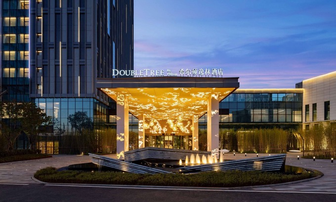 Guandu Hotel | Eco-Friendly Comfort at DoubleTree by Hilton Kunming Airport