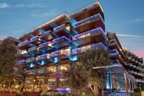 Kusadasi City Centre Hotel | Experience DoubleTree by Hilton Kusadasi with Oceanfront Bliss