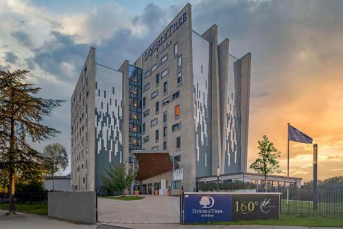 Porte Des Alpes - Mi Plaine - Manissieux Hotel | Relax at DoubleTree by Hilton Lyon Eurexpo - 4-Star Comfort