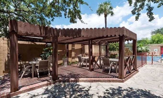 Western Division Hotel | Relax at Hotel Ava: Spa, Breakfast & Family-Friendly Stay