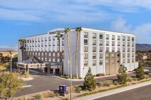 Paradise Hotel | Relax at DoubleTree by Hilton Las Vegas Airport with Pool