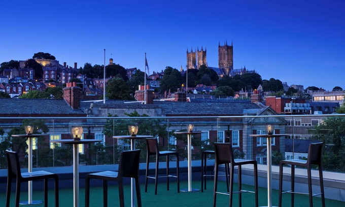 Lincoln Hotel | Discover DoubleTree by Hilton Lincoln: 4-Star Comfort Awaits
