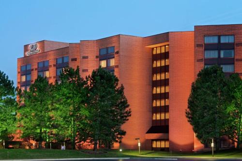 Naperville Hotel | Enjoy Unique Amenities at DoubleTree by Hilton Lisle Naperville