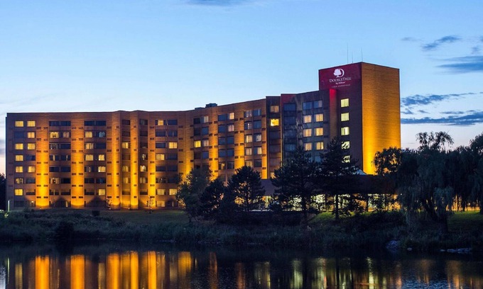 Naperville Hotel | Relax at DoubleTree by Hilton Lisle Naperville - 4 Star Retreat