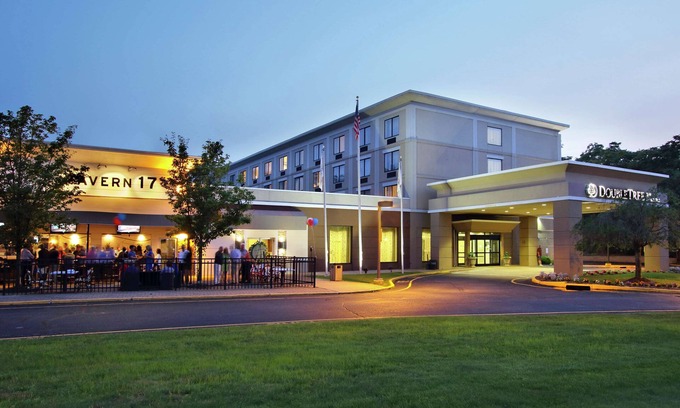 Mahwah Hotel | Comfort & Convenience at DoubleTree by Hilton Mahwah