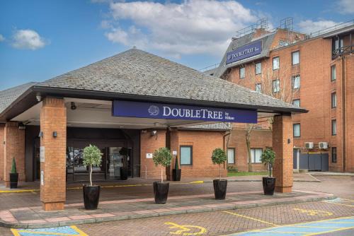 Broadheath Hotel | Pet-Friendly DoubleTree by Hilton Manchester Airport Stay