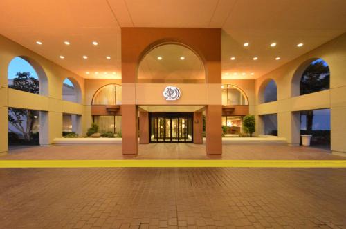 Newark Hotel | Pet-Friendly DoubleTree by Hilton Newark-Fremont Retreat