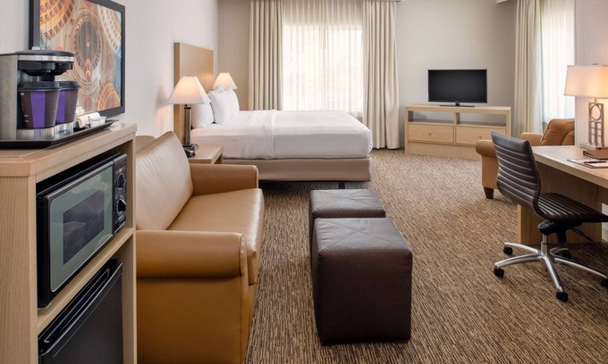 Olympia Hotel | Relax at DoubleTree by Hilton Hotel Olympia - 4-Star Comfort