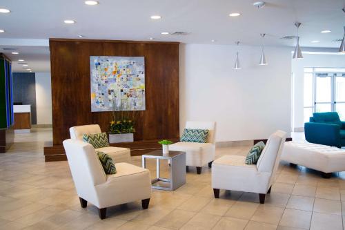 South Central Omaha Hotel | Discover Doubletree By Hilton Omaha Southwest: Pet-Friendly Stay