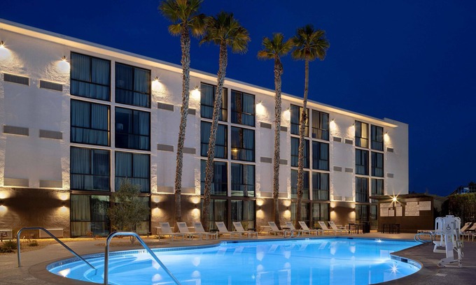 Palmdale Hotel | Relax at DoubleTree by Hilton Palmdale, CA - 4-Star Retreat