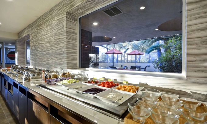 North Mountain Hotel | Relax at DoubleTree by Hilton Phoenix North: Family-Friendly Getaway