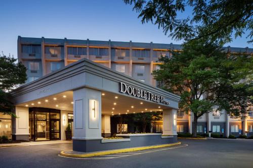 Princeton Hotel | Discover DoubleTree by Hilton Princeton: Pet-Friendly Retreat