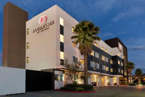 Queretaro Hotel | Stylish DoubleTree by Hilton Queretaro with Pool & Dining