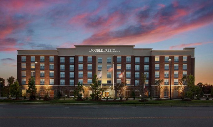 Southwest Raleigh Hotel | Exceptional DoubleTree by Hilton Raleigh-Cary with Pool Access
