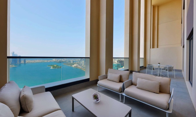 Al Majaz Hotel | Exceptional DoubleTree by Hilton Sharjah with Ocean View