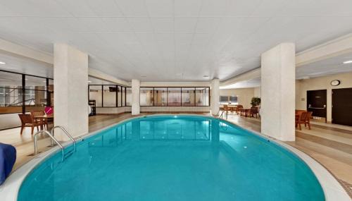 Core Hotel | Discover DoubleTree by Hilton St Paul Downtown with Pool