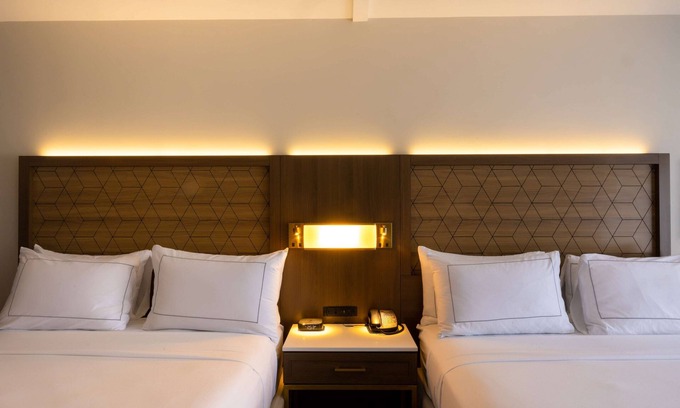Tinton Falls Hotel | Comfortable Stay at DoubleTree by Hilton Tinton Falls