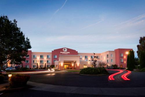Vancouver Hotel | Comfort and Convenience at DoubleTree by Hilton Vancouver