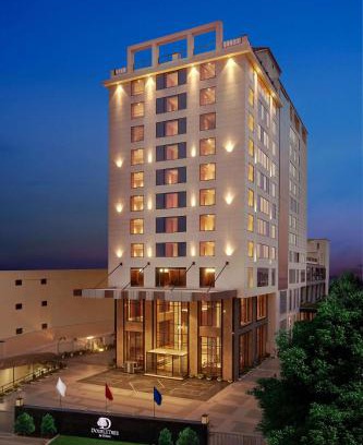 Varanasi Hotel | Relax at Doubletree By Hilton Varanasi with Oceanfront Views