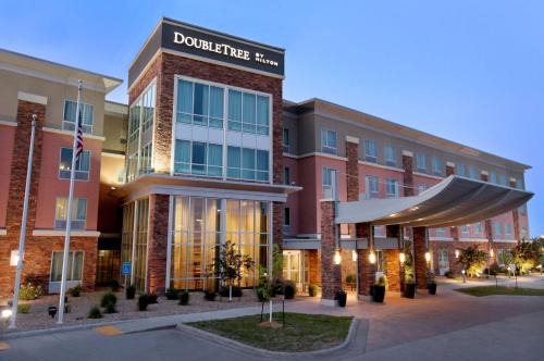 West Fargo Hotel | Comfortable Stay at DoubleTree by Hilton West Fargo