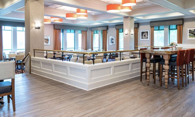 Plymouth Meeting Hotel | Comfortable DoubleTree Suites by Hilton Philadelphia West