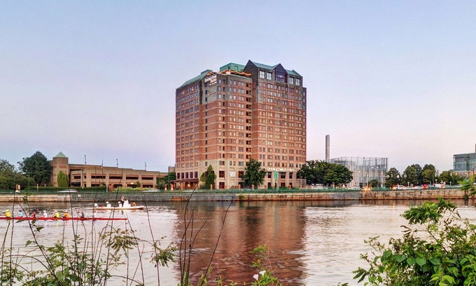 Allston Hotel | Discover Comfort at DoubleTree Suites by Hilton Boston