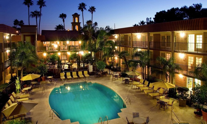 Tucson Hotel | Relaxing Stay at DoubleTree Suites by Hilton Tucson