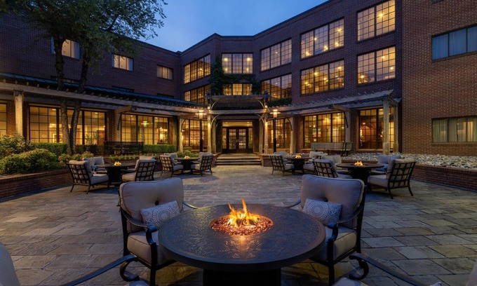 Barclay Downs Hotel | Discover DoubleTree Suites by Hilton Charlotte - SouthPark