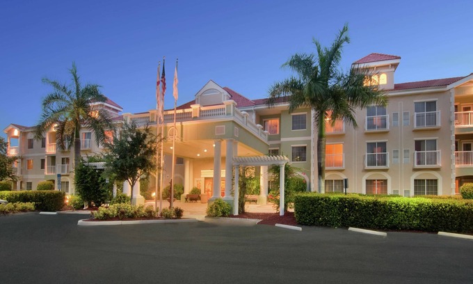 North Naples Hotel | Relax at DoubleTree Suites by Hilton Naples with Pool & Spa