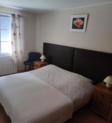 Saint-Nicolas-de-la-Grave Bed & Breakfast | Experience Douce France 82: Pet-Friendly Oceanfront Retreat