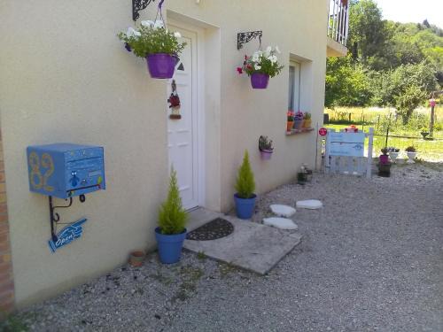 Vaux-les-Saint-Claude Bed & Breakfast | Pet-Friendly Douce Vallee with Oceanfront Views