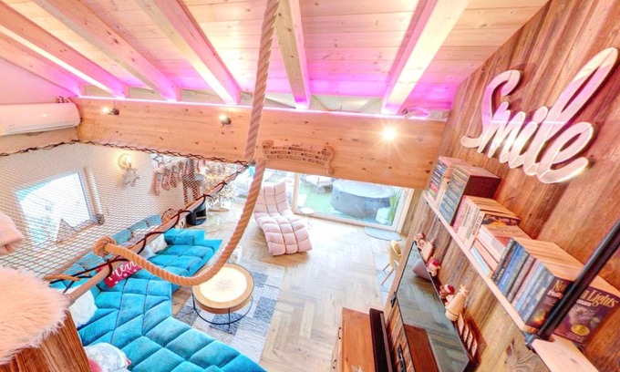 Medraz Apartment | Doug's Mountain Getaway: Pet-Friendly Retreat with Top Views
