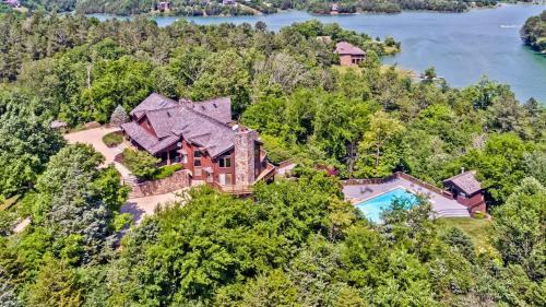 Sevierville House | Relax at Douglas Lake Lodge in the Scenic Smoky Mountains