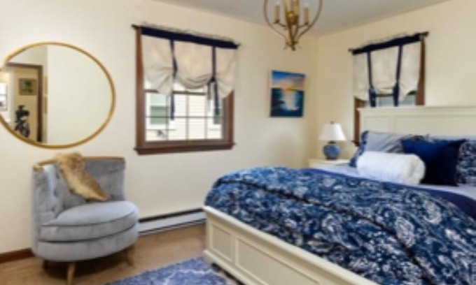 Fifth Ward House | Beautiful Duplex Steps from the Beach in the Fifth Ward