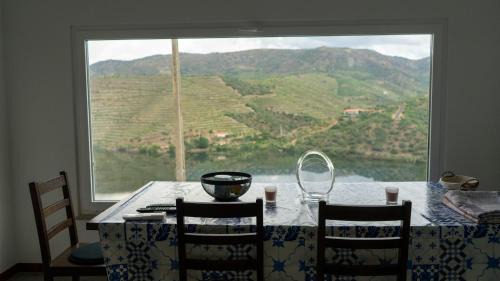 Vila Nova de Foz Coa Apartment | Scenic Douro River View Apartment for Family Getaways